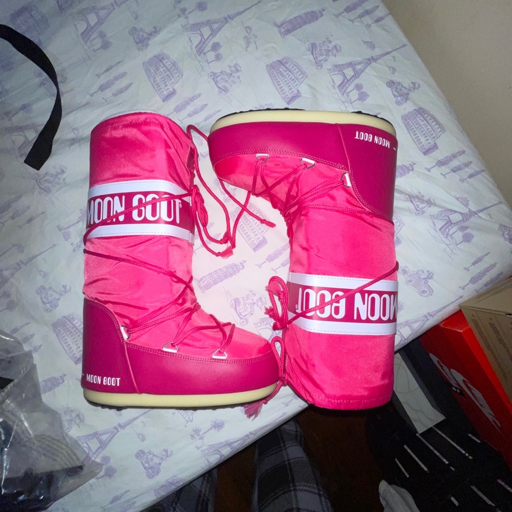 Moon boots